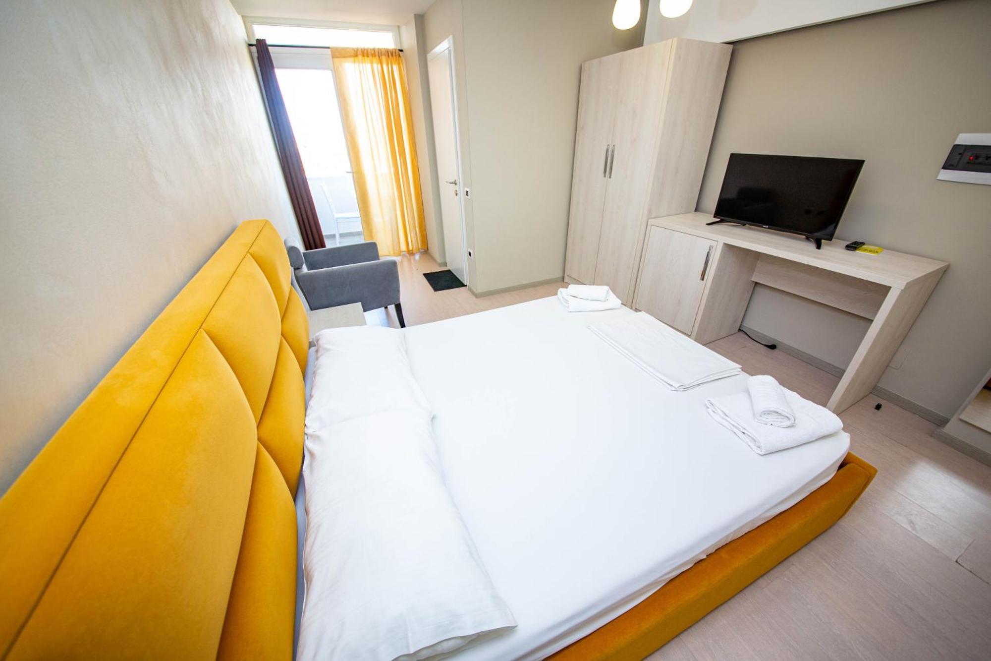 Hotel Miki